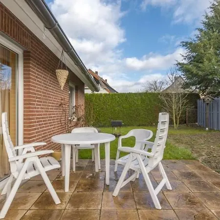 Проживание в семье Private *